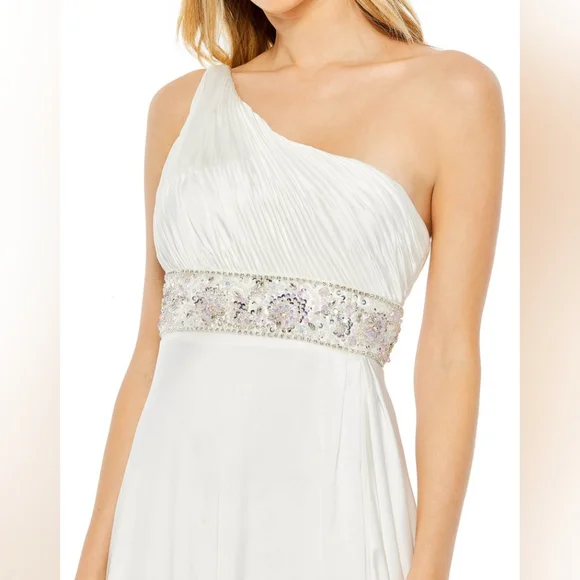 Mac Duggal White One-Shoulder Gown - Picture 4 of 6